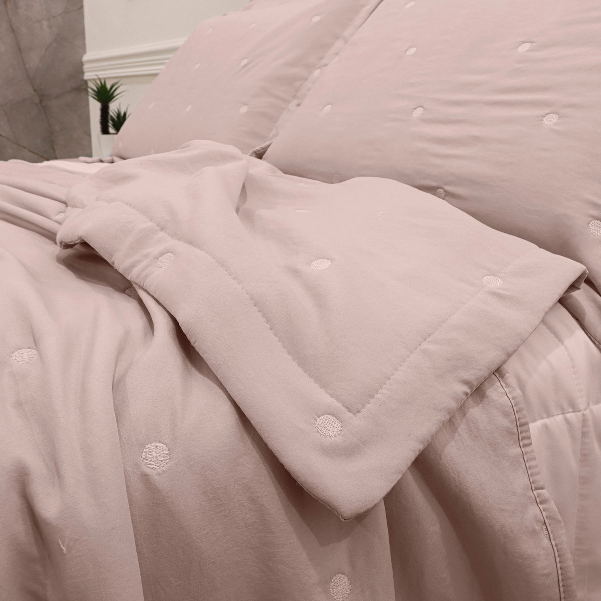 Kit Cama Casal Matelassê Dots - ROSA 13-2808