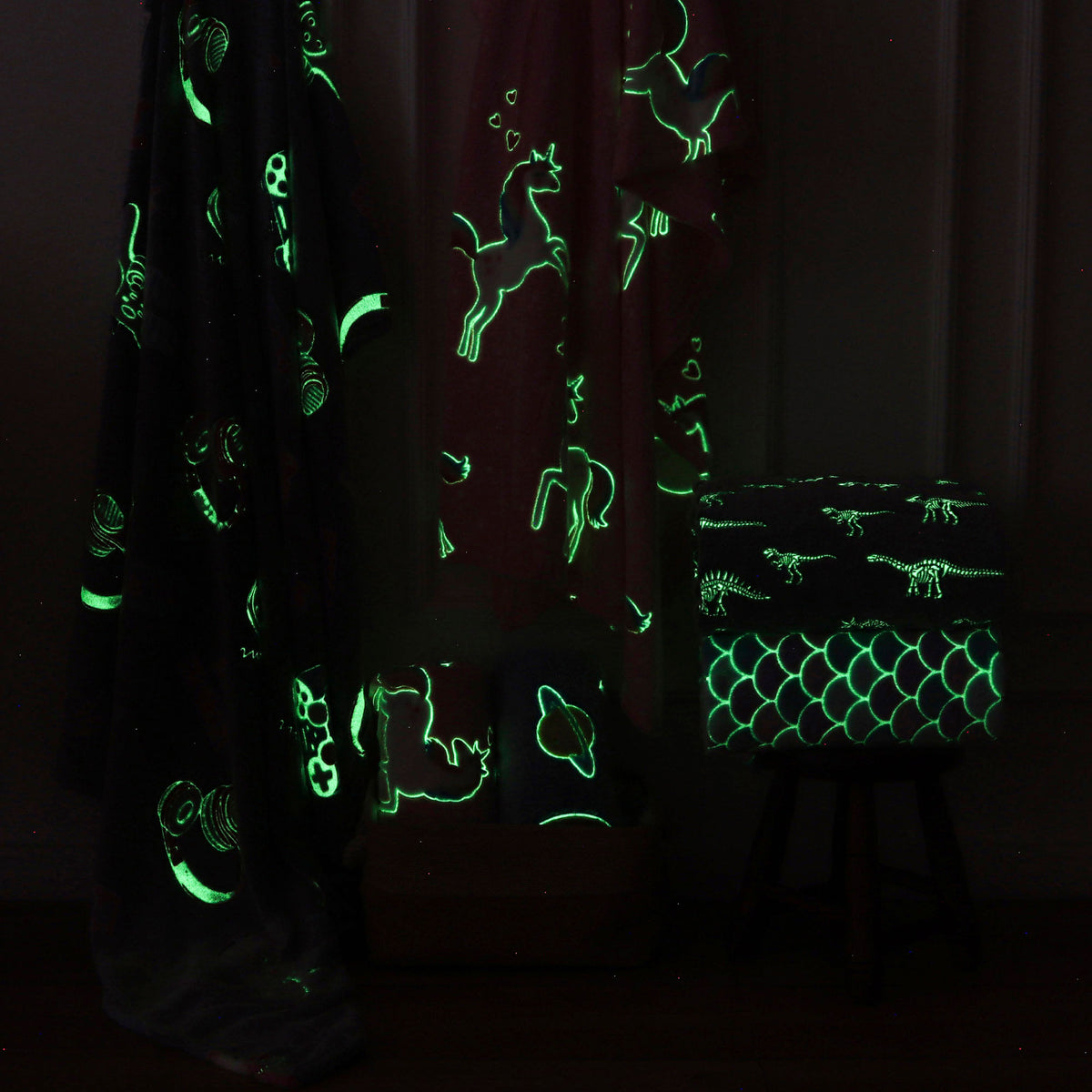 MANTA SOLTEIRO EFEITO BORDADO GLOW - game preto